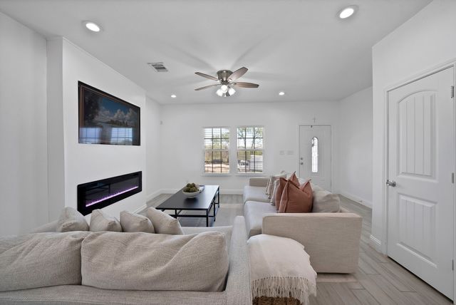 3015 Columbus Avenue, Fort Worth, TX 76106