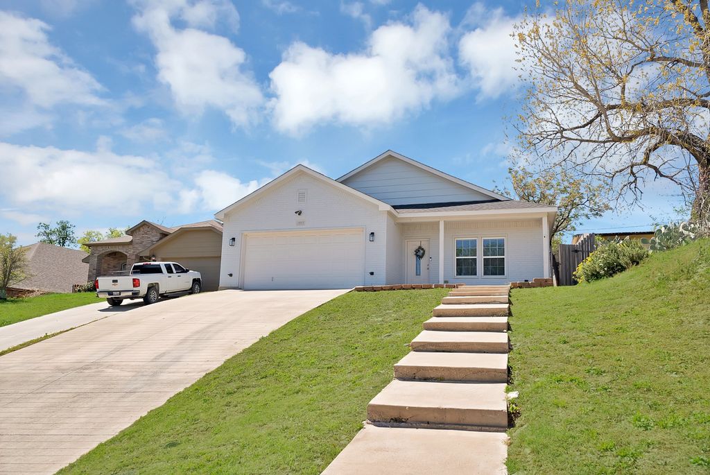 3015 Columbus Avenue, Fort Worth, TX 76106