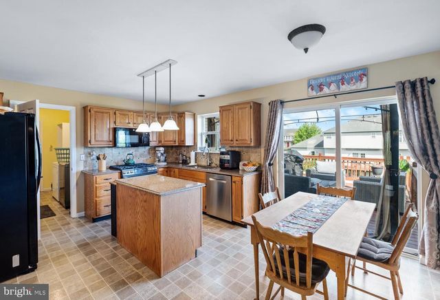 1035 OAK HILL VIEW DR, Gilbertsville, PA 19525