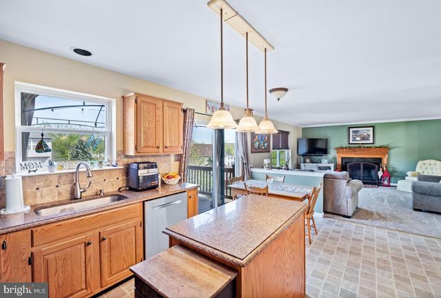 1035 OAK HILL VIEW DR, Gilbertsville, PA 19525
