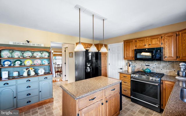1035 OAK HILL VIEW DR, Gilbertsville, PA 19525