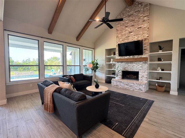 197 Blackthorn Drive, Van Alstyne, TX 75495