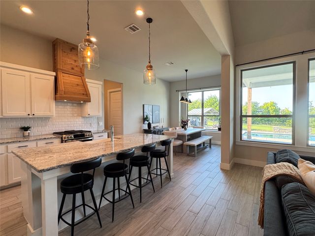 197 Blackthorn Drive, Van Alstyne, TX 75495
