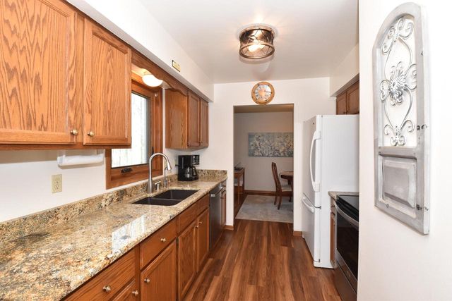 W197N16455 Hawthorne CIRCLE, Jackson, WI 53037