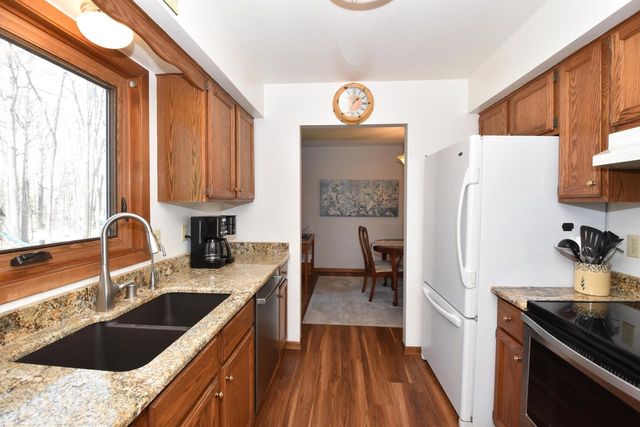 W197N16455 Hawthorne CIRCLE, Jackson, WI 53037