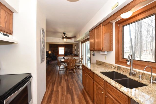 W197N16455 Hawthorne CIRCLE, Jackson, WI 53037