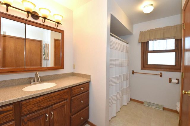W197N16455 Hawthorne CIRCLE, Jackson, WI 53037
