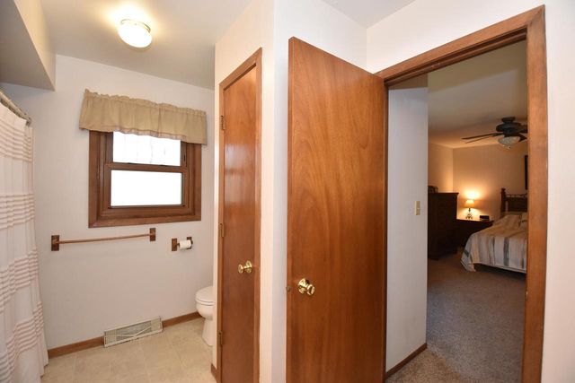 W197N16455 Hawthorne CIRCLE, Jackson, WI 53037
