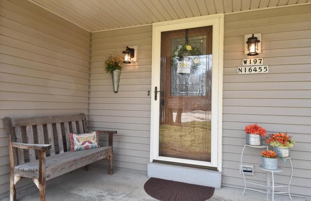 W197N16455 Hawthorne CIRCLE, Jackson, WI 53037