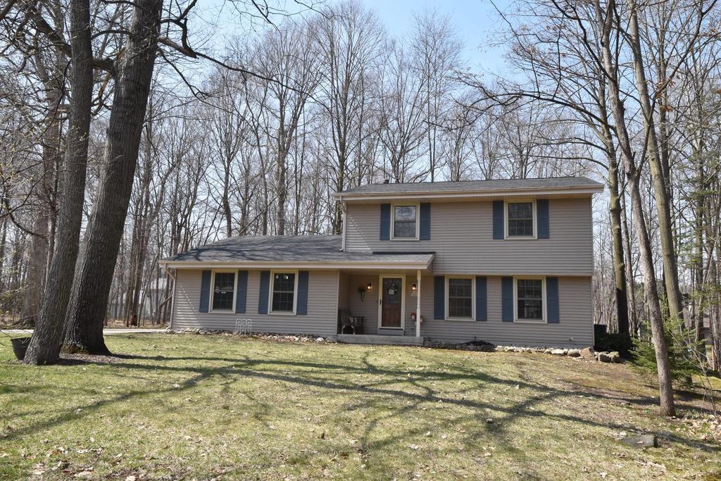 W197N16455 Hawthorne CIRCLE, Jackson, WI 53037