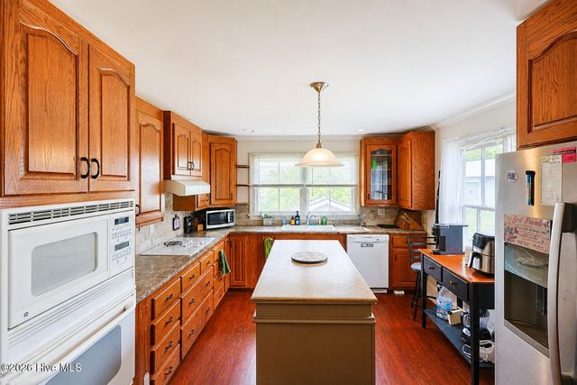 112 N College Street, Atkinson, NC 28421