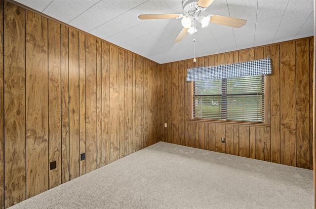 130 Elm Street, Flatonia, TX 78941