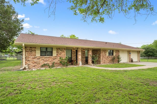 130 Elm Street, Flatonia, TX 78941