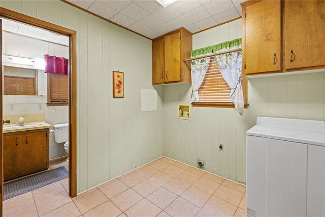130 Elm Street, Flatonia, TX 78941