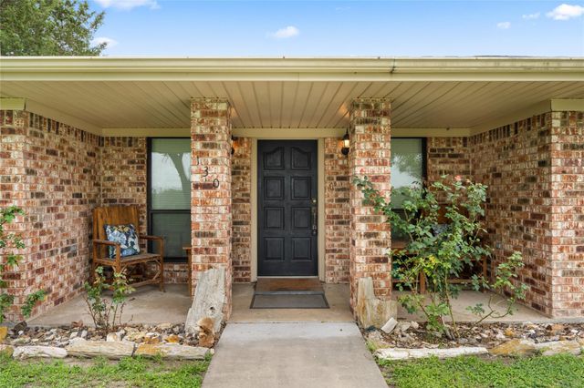 130 Elm Street, Flatonia, TX 78941