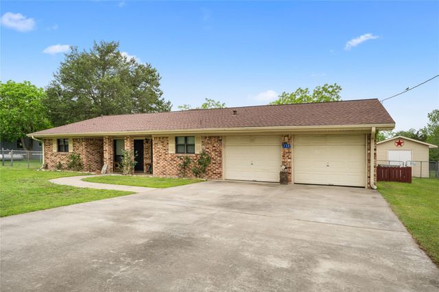130 Elm Street, Flatonia, TX 78941