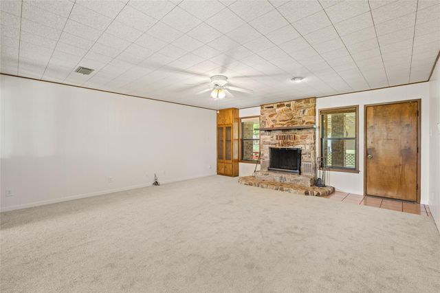 130 Elm Street, Flatonia, TX 78941
