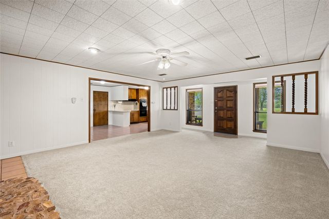 130 Elm Street, Flatonia, TX 78941