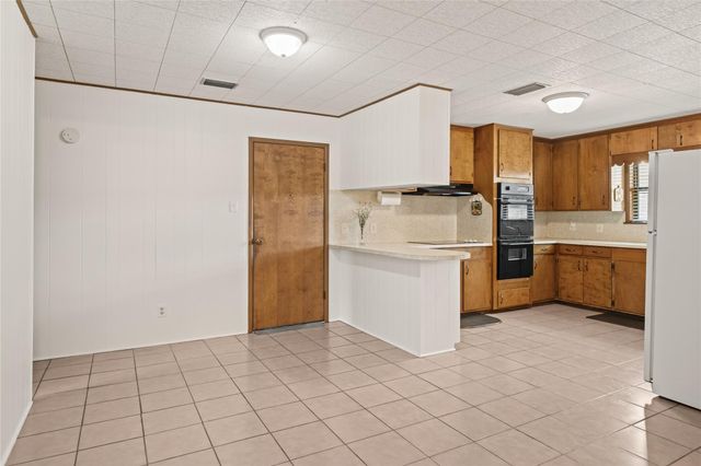130 Elm Street, Flatonia, TX 78941