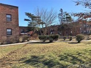 106 Division Avenue 1E, Levittown, NY 11756