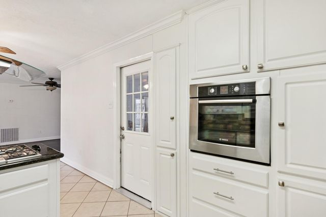 2705 Huckleberry Lane, Pasadena, TX 77502