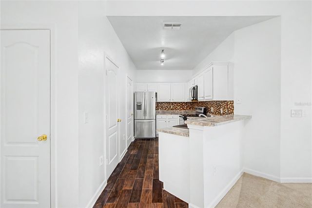 18111 VILLA CREEK DRIVE 18111, Tampa, FL 33647