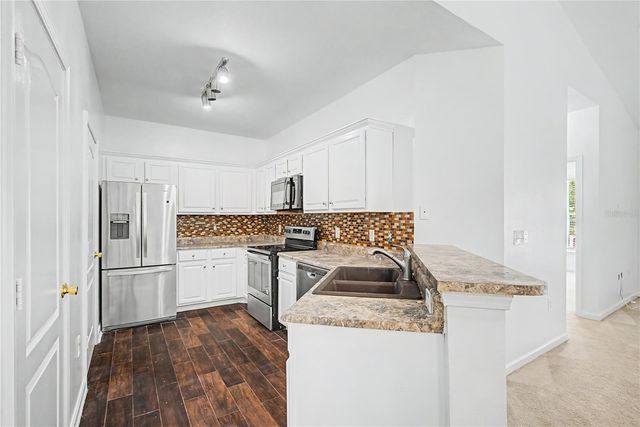 18111 VILLA CREEK DRIVE 18111, Tampa, FL 33647