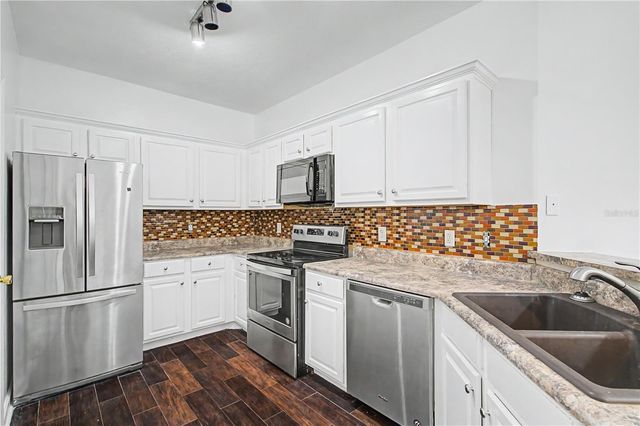 18111 VILLA CREEK DRIVE 18111, Tampa, FL 33647