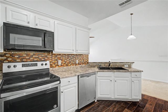 18111 VILLA CREEK DRIVE 18111, Tampa, FL 33647