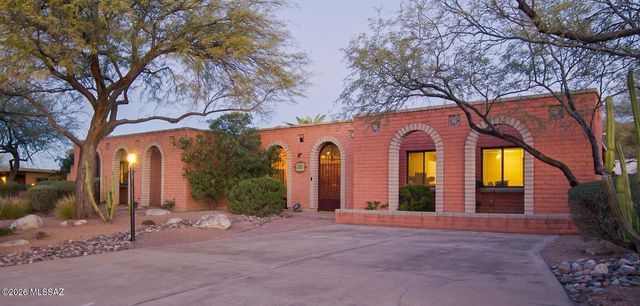 7351 E Sabino Vista Drive, Tucson, AZ 85750