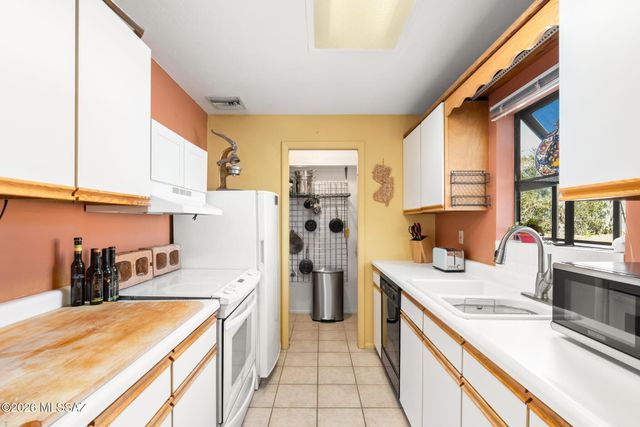 7351 E Sabino Vista Drive, Tucson, AZ 85750