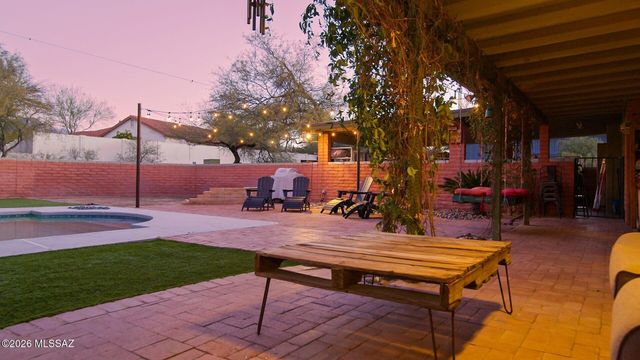 7351 E Sabino Vista Drive, Tucson, AZ 85750