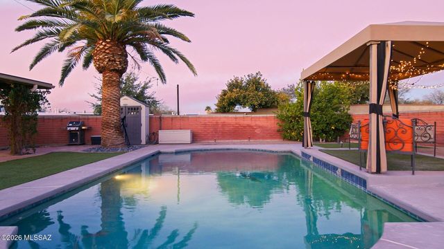 7351 E Sabino Vista Drive, Tucson, AZ 85750