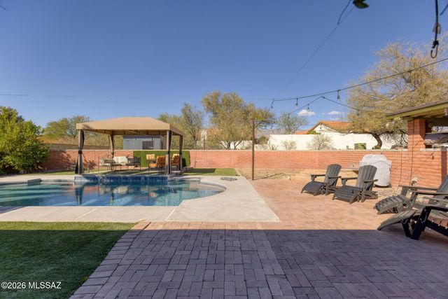 7351 E Sabino Vista Drive, Tucson, AZ 85750