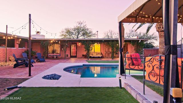 7351 E Sabino Vista Drive, Tucson, AZ 85750