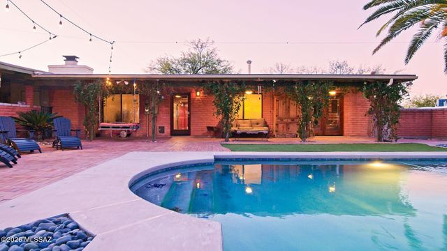 7351 E Sabino Vista Drive, Tucson, AZ 85750