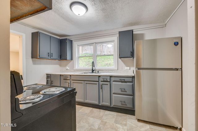 3304 Thornton Drive, Kingsport, TN 37664