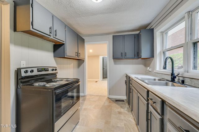 3304 Thornton Drive, Kingsport, TN 37664