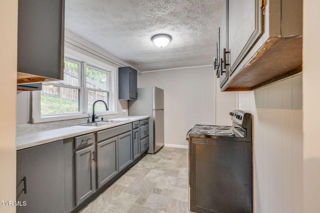 3304 Thornton Drive, Kingsport, TN 37664