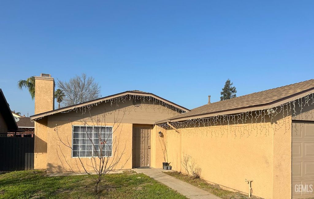 1916 Magdelena Avenue, Bakersfield, CA 93307