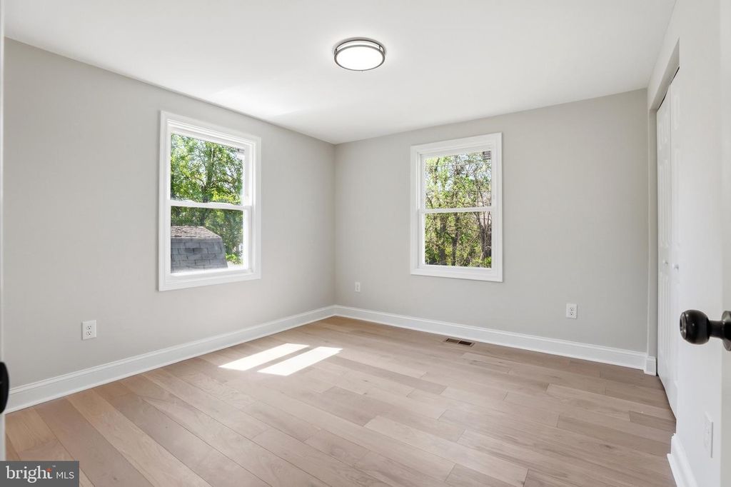 Image 16 of property listing at 302 E THOMAS ST, Union Bridge, MD 21791