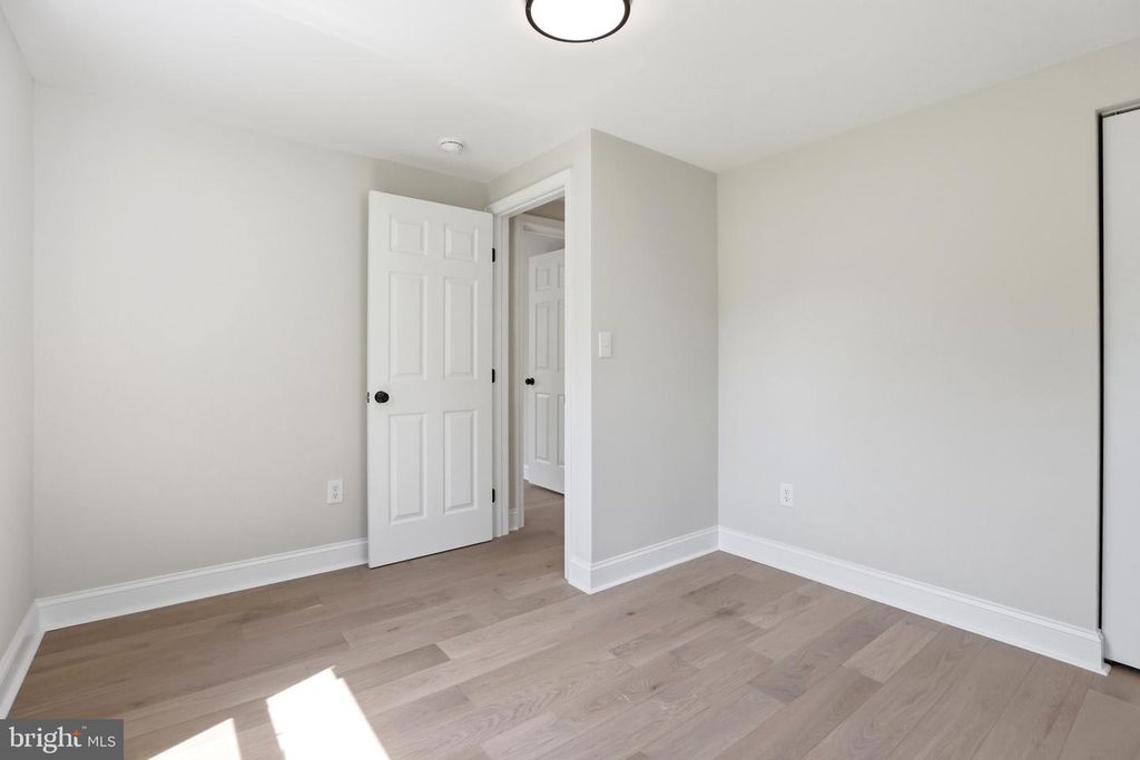 Image 19 of property listing at 302 E THOMAS ST, Union Bridge, MD 21791