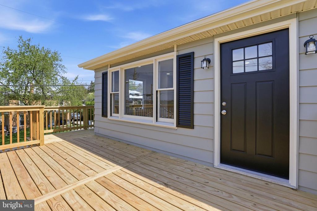 Image 2 of property listing at 302 E THOMAS ST, Union Bridge, MD 21791