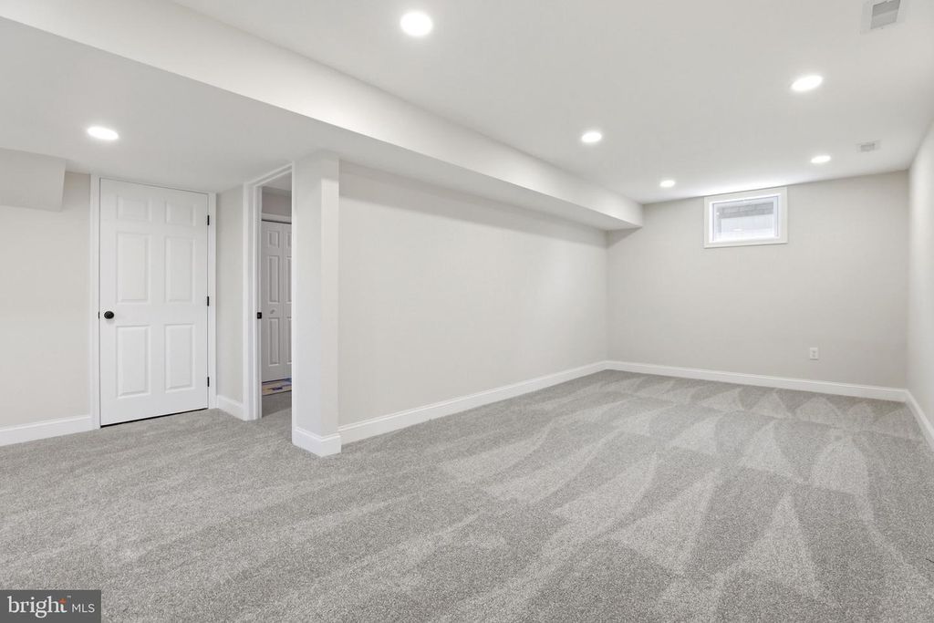 Image 25 of property listing at 302 E THOMAS ST, Union Bridge, MD 21791