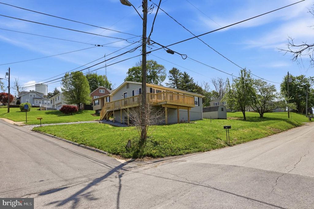 Image 3 of property listing at 302 E THOMAS ST, Union Bridge, MD 21791