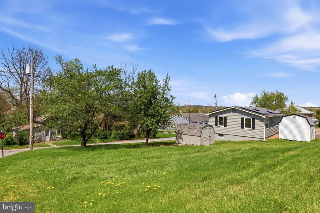 Image 35 of property listing at 302 E THOMAS ST, Union Bridge, MD 21791