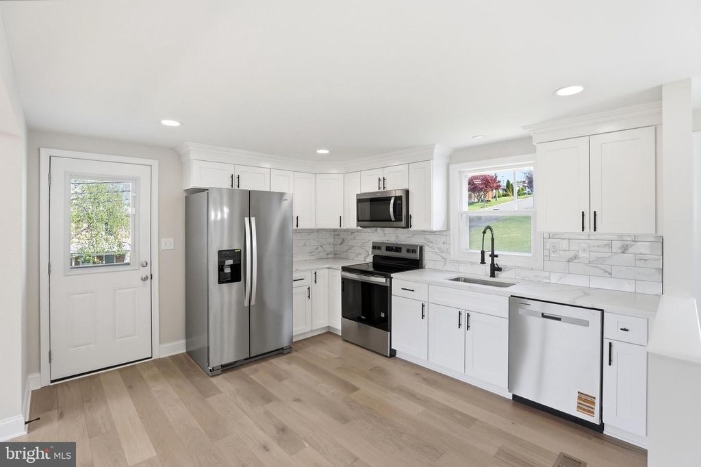 Image 5 of property listing at 302 E THOMAS ST, Union Bridge, MD 21791