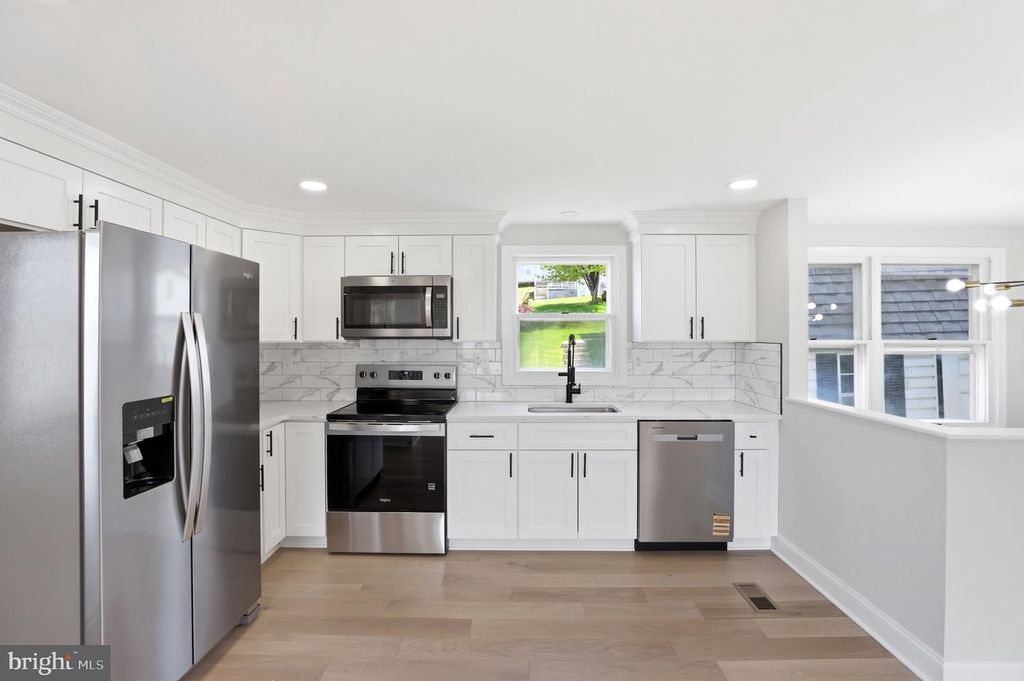 Image 6 of property listing at 302 E THOMAS ST, Union Bridge, MD 21791