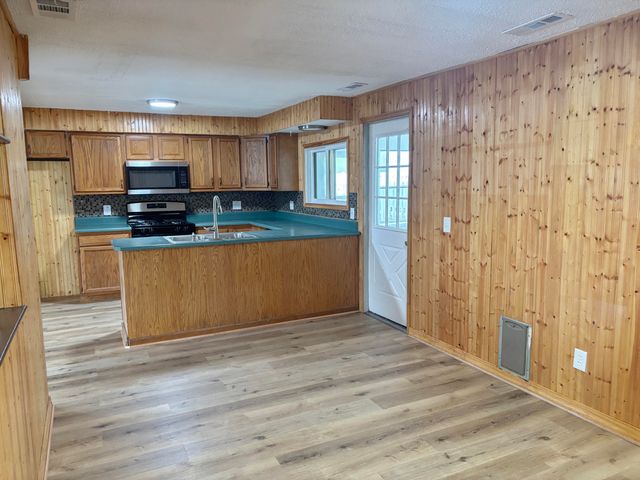 126 E Maple Street, Muir Vllg, MI 48860