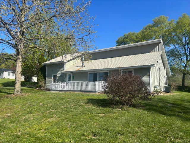126 E Maple Street, Muir Vllg, MI 48860